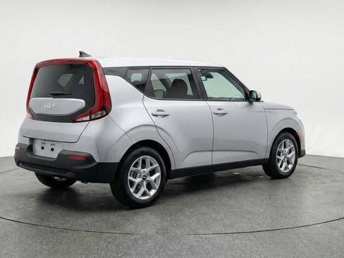 Used 2025 Kia Soul LX w/ LX Technology Package image 9