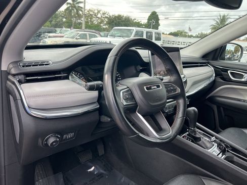 Certified 2022 Jeep Compass Limited image 11