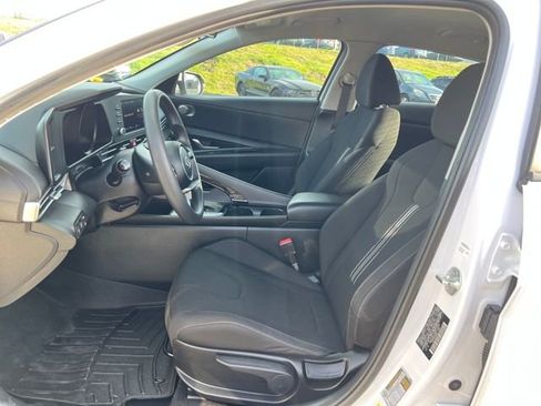 Used 2021 Hyundai Elantra Blue image 16