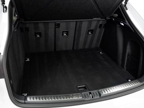 Certified 2026 Porsche Macan AWD/4WD image 30