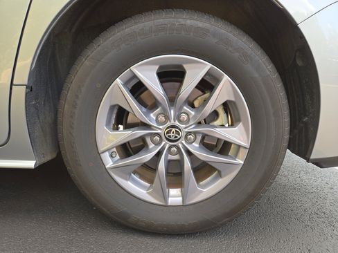 Used 2024 Toyota Sienna XLE image 11