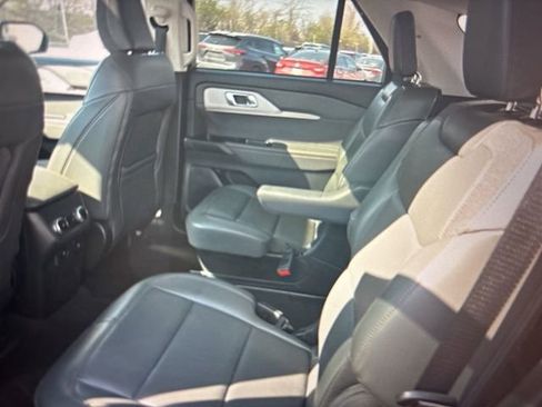 Used 2025 Ford Explorer Active w/ Active Comfort Package image 6