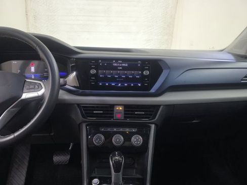 Used 2023 Volkswagen Taos SE w/ Panoramic Sunroof Package FWD image 4