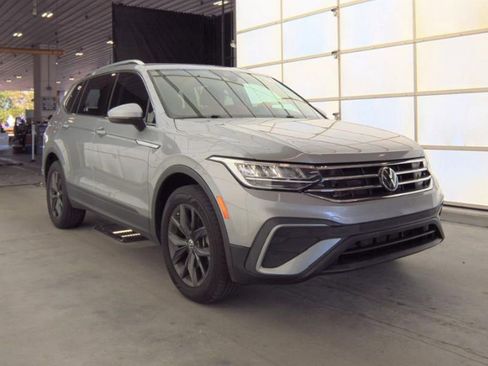 Used 2023 Volkswagen Tiguan SE FWD image 4