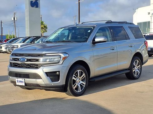 Used 2024 Ford Expedition XLT RWD image 4