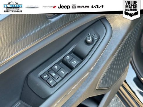 Certified 2025 Jeep Grand Cherokee Altitude AWD/4WD image 19