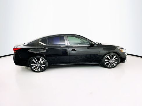 Used 2019 Nissan Altima 2.5 SR FWD image 10