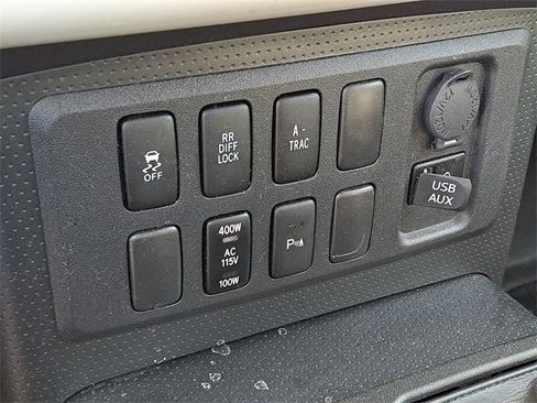 Used 2011 Toyota FJ Cruiser 4WD image 16