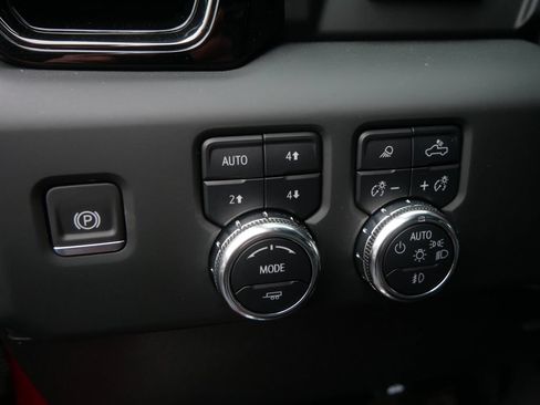 Used 2024 GMC Sierra 2500 AT4X AWD/4WD image 21