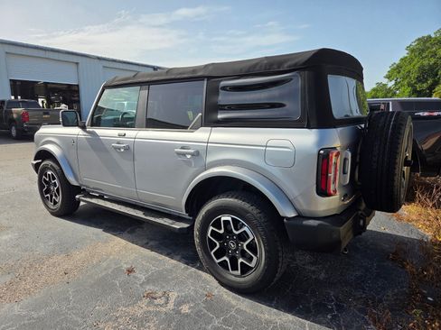 Used 2021 Ford Bronco Outer Banks AWD/4WD image 3