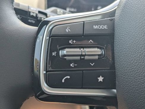 Certified 2026 Kia Carnival SX Prestige FWD image 25