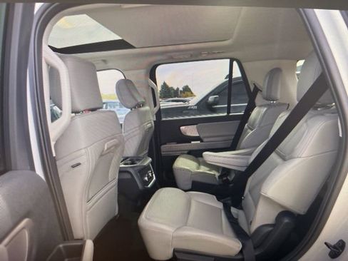 Used 2025 Ford Expedition Active image 8