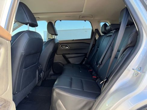 Used 2021 Nissan Rogue SL w/ Premium Package image 15