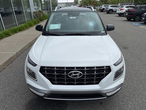 Certified 2025 Hyundai Venue Limited image 3