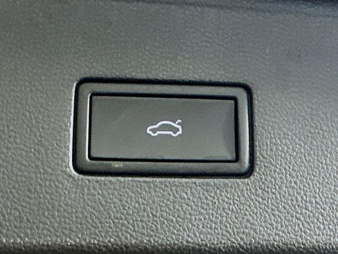 Used 2024 Volkswagen Atlas SE image 31