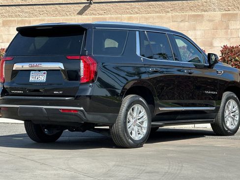 Used 2023 GMC Yukon SLT w/ SLT Luxury Package image 4