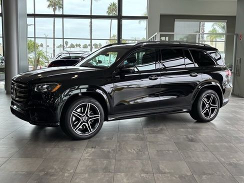 Used 2025 Mercedes-Benz GLS 450 4MATIC image 7