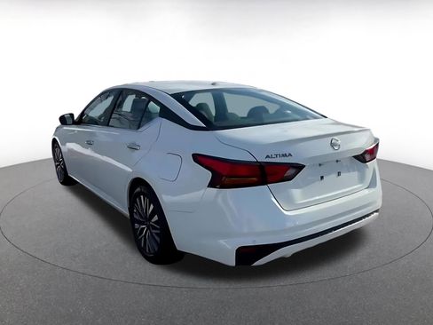 Used 2025 Nissan Altima 2.5 SV image 11