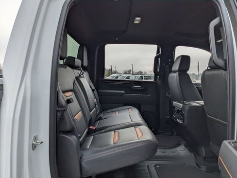 Used 2025 GMC Sierra 2500 AT4 image 47
