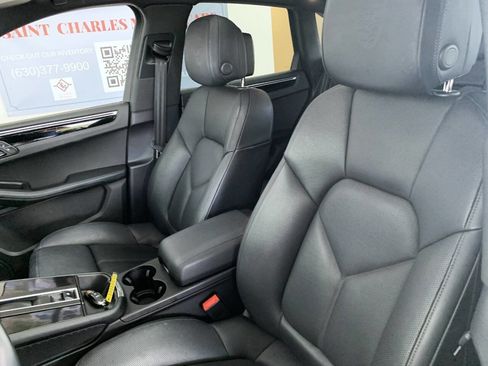 Used 2023 Porsche Macan image 11