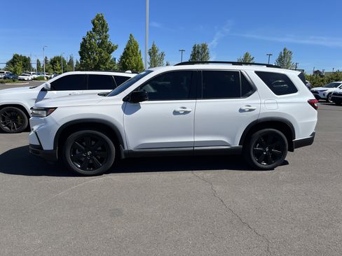Used 2025 Honda Pilot Black Edition image 2