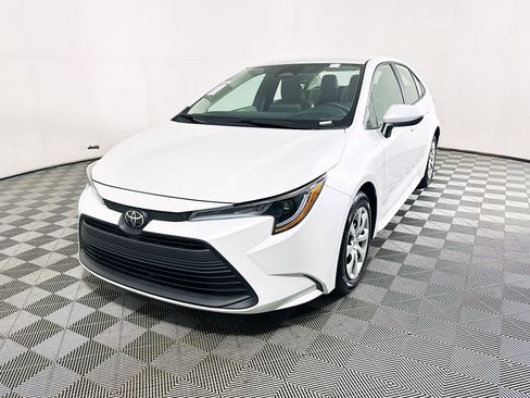 Used 2025 Toyota Corolla LE FWD image 7