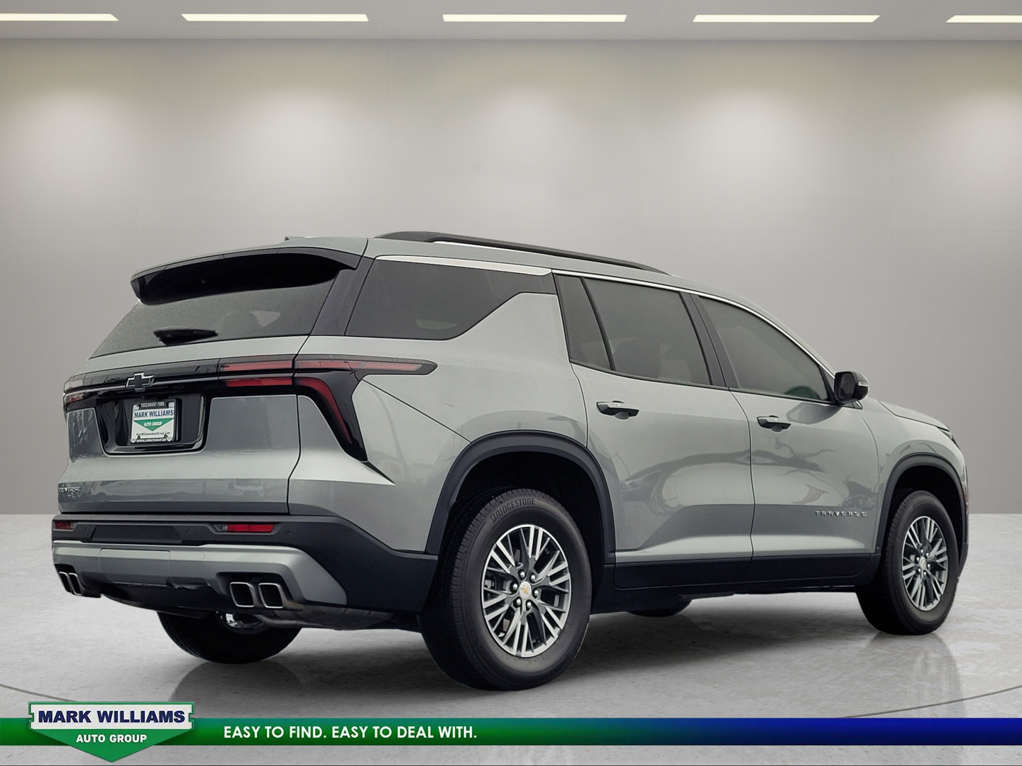 Used 2025 Chevrolet Traverse LT w/ Driver Confidence Package FWD image 4