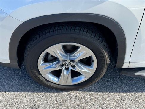 Used 2017 Toyota Highlander Limited image 13