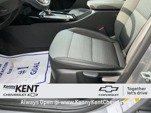 Certified 2025 Chevrolet Trax LT w/ LT Convenience Package image 19