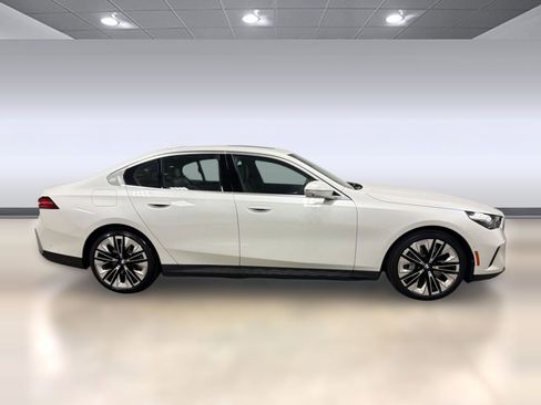 Certified 2025 BMW 540i xDrive AWD/4WD image 7