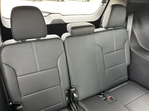 Certified 2026 GMC Acadia Elevation w/ Elevation Premium Package FWD image 33