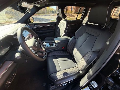 New 2025 Jeep Grand Cherokee Summit image 15