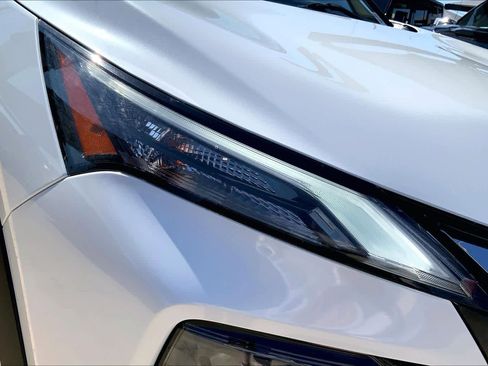 Used 2024 Nissan Rogue SV AWD/4WD image 26