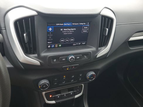 Used 2024 GMC Terrain SLE image 24