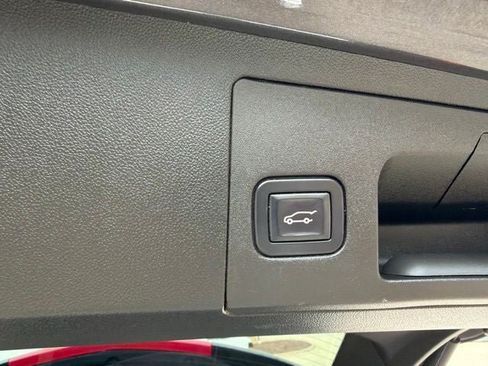 Used 2018 Cadillac XT5 Luxury w/ Driver Awareness Package AWD/4WD image 23
