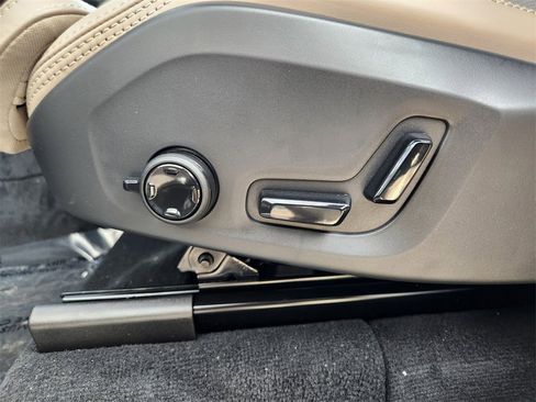 New 2026 Volvo XC90 B6 Ultra w/ Protection Package image 8