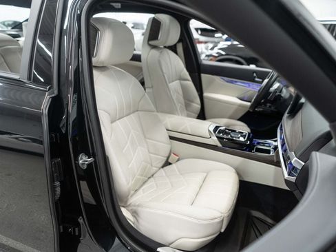 Used 2023 BMW 760i xDrive w/ Executive Package AWD/4WD image 9