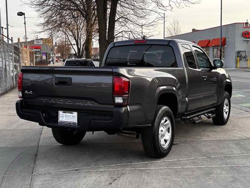 Used 2022 Toyota Tacoma SR image 6