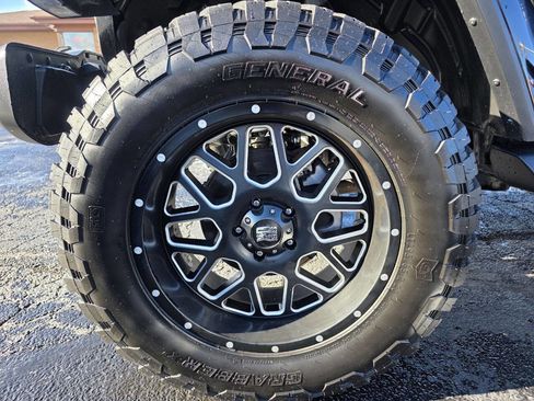 Used 2018 Jeep Wrangler Unlimited Sahara image 28