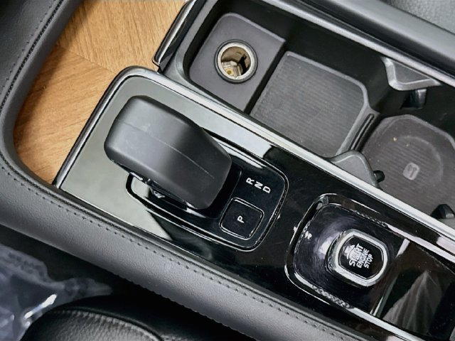 Used 2023 Volvo XC90 B6 Core w/ Climate Package AWD/4WD image 17
