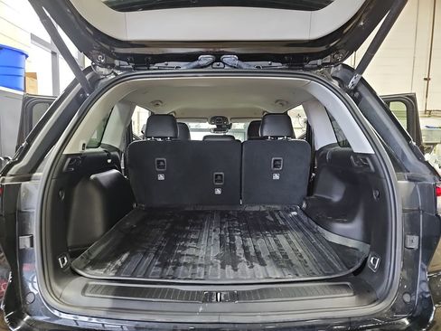 Used 2023 Jeep Grand Cherokee Limited image 12