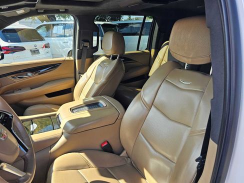 Used 2020 Cadillac Escalade ESV Platinum AWD/4WD image 23