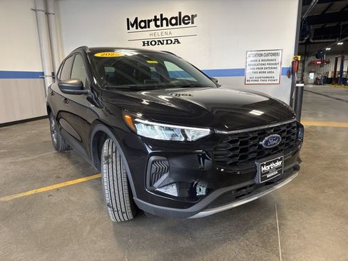 Used 2025 Ford Escape ST-Line AWD/4WD image 3