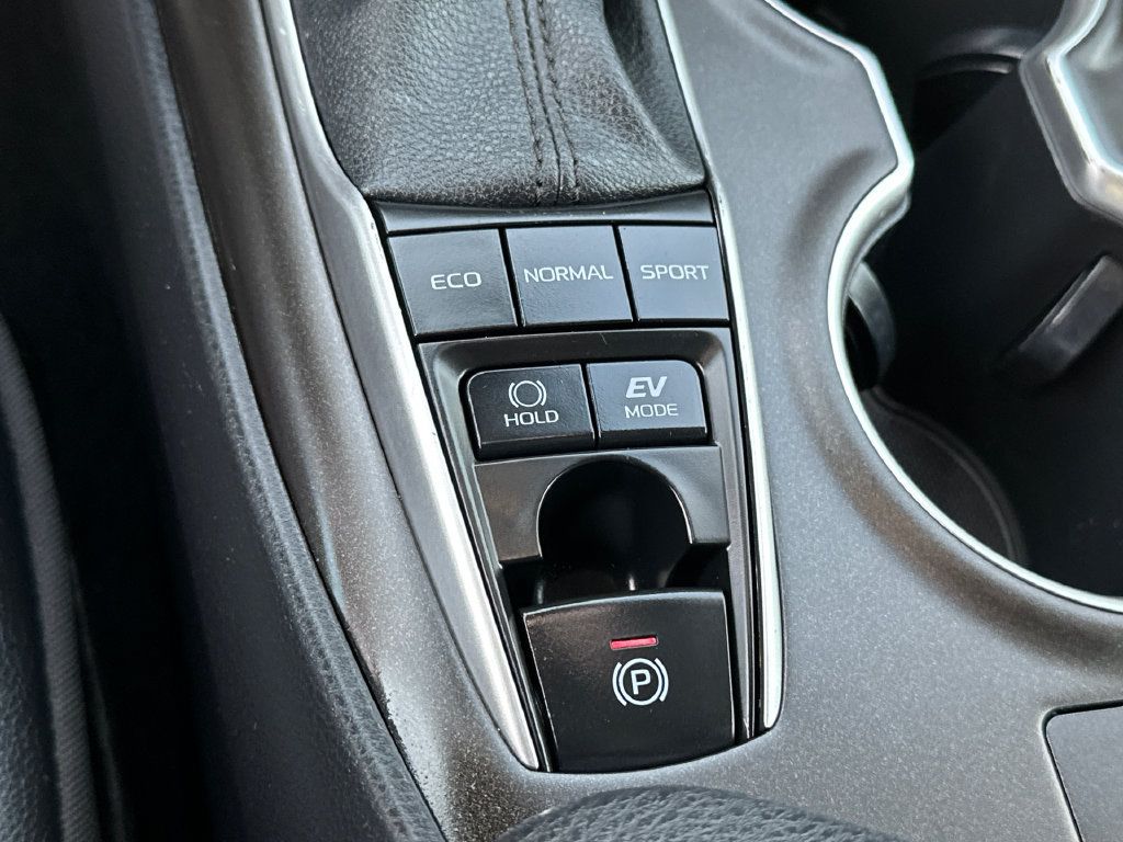 Used 2023 Toyota Camry XLE w/ Cold Weather Package FWD image 30