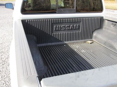 Used 2019 Nissan Frontier SV image 15