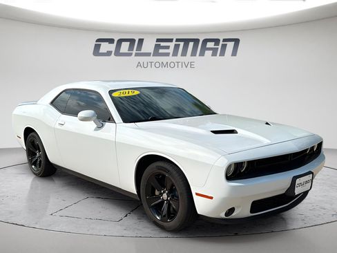Used 2019 Dodge Challenger SXT RWD image 7