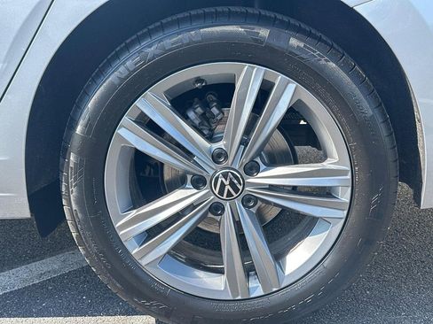 Used 2024 Volkswagen Jetta SE FWD image 9