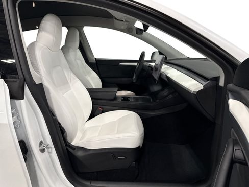 Certified 2023 Tesla Model Y Long Range AWD/4WD image 13