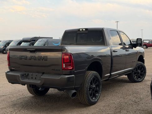 Used 2025 RAM 2500 Laramie AWD/4WD image 4