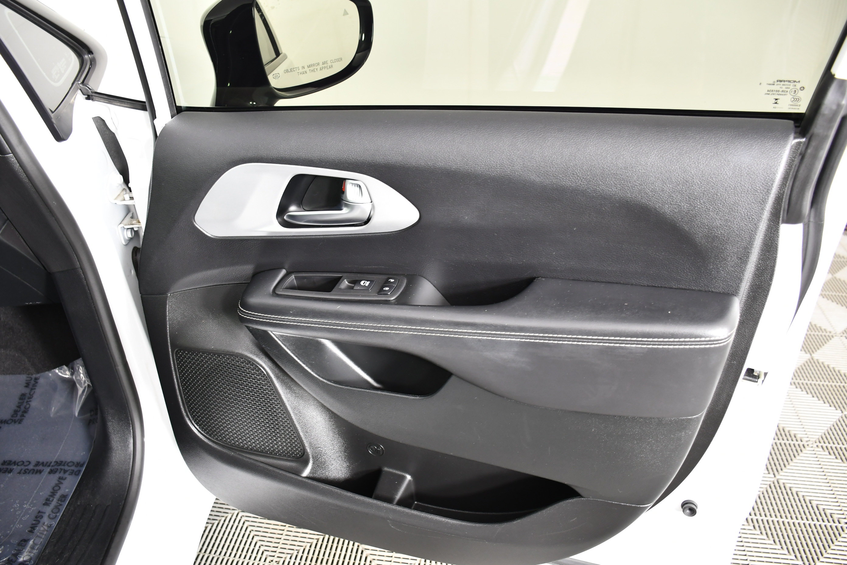 Used 2025 Chrysler Pacifica Limited FWD image 40